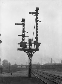 Schaerbeek - 2825 - Etat Belge - gare de Schaerbeek - Fond ACEC, collection Bois-du-Cazier.jpg
